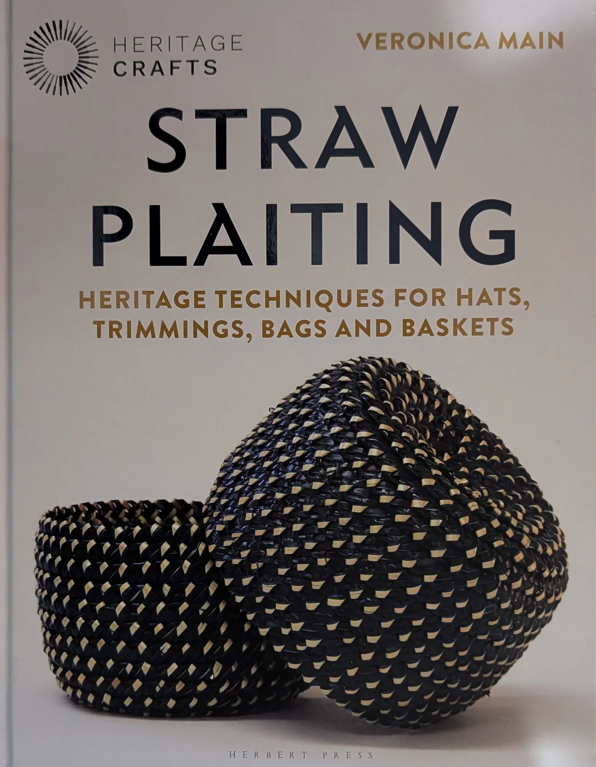 STRAW PLAINTING - Heritage techniques for hats, trimmings, bags and baskets