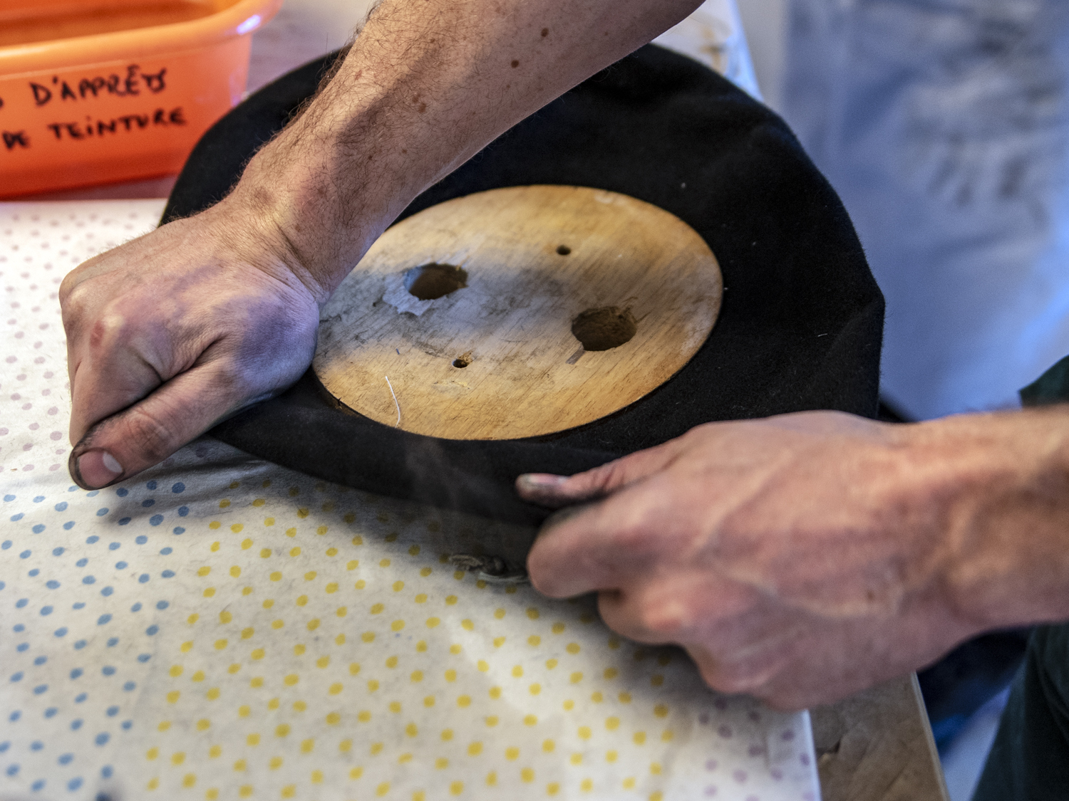 L'Art du Chapeau – Modistes et chapeliers vous en font voir de toutes les couleurs !