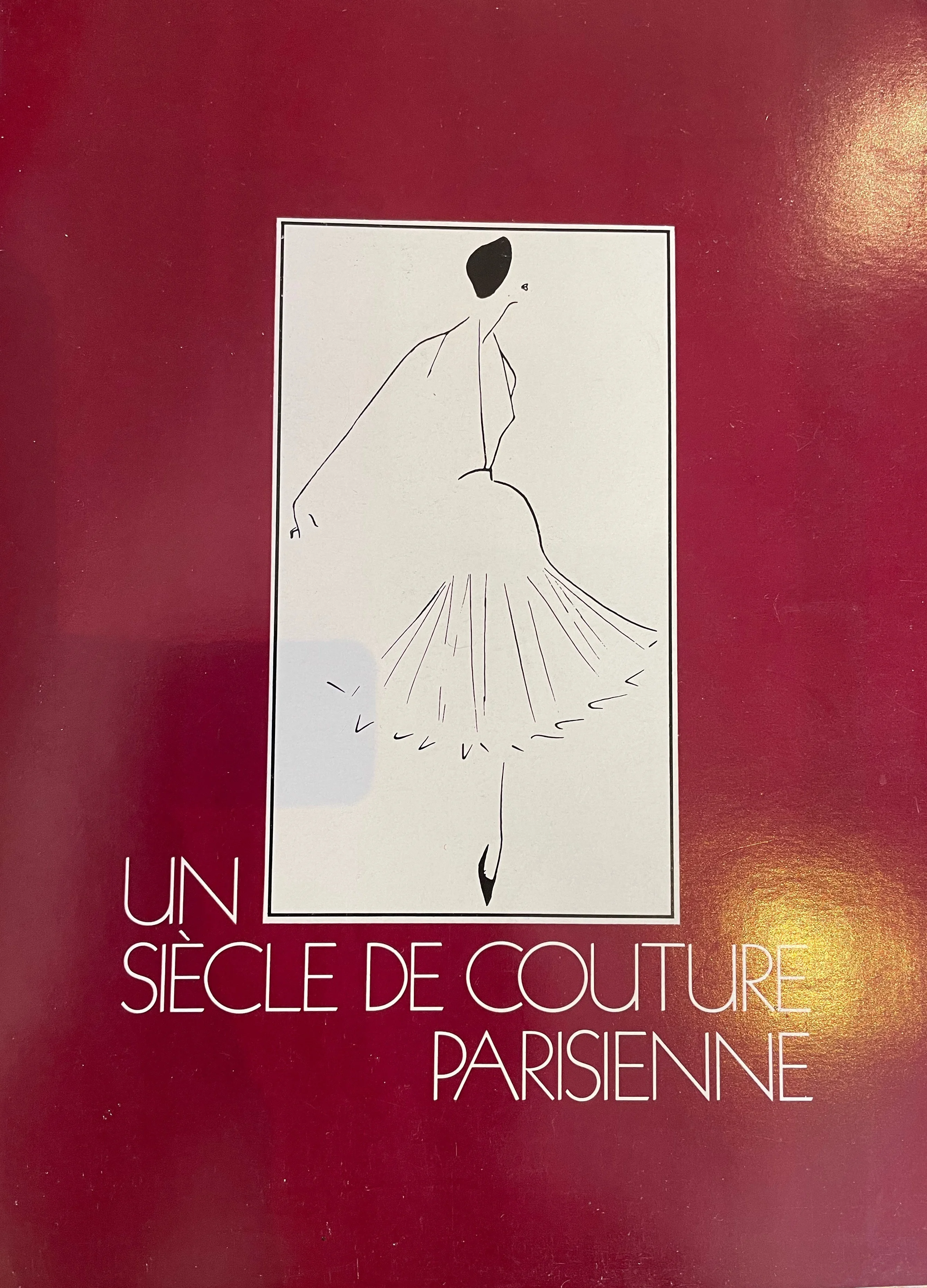 UN SIECLE DE COUTURE PARISIENNE